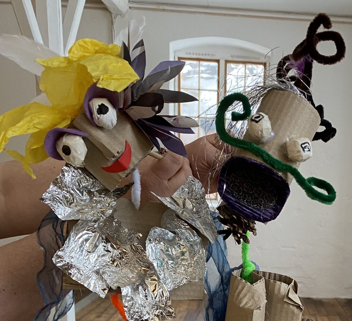 figurer laget av gjenbruksmaterialer